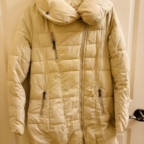 Warm, soft, and light jacket ❄️ - Picture 2 of 9